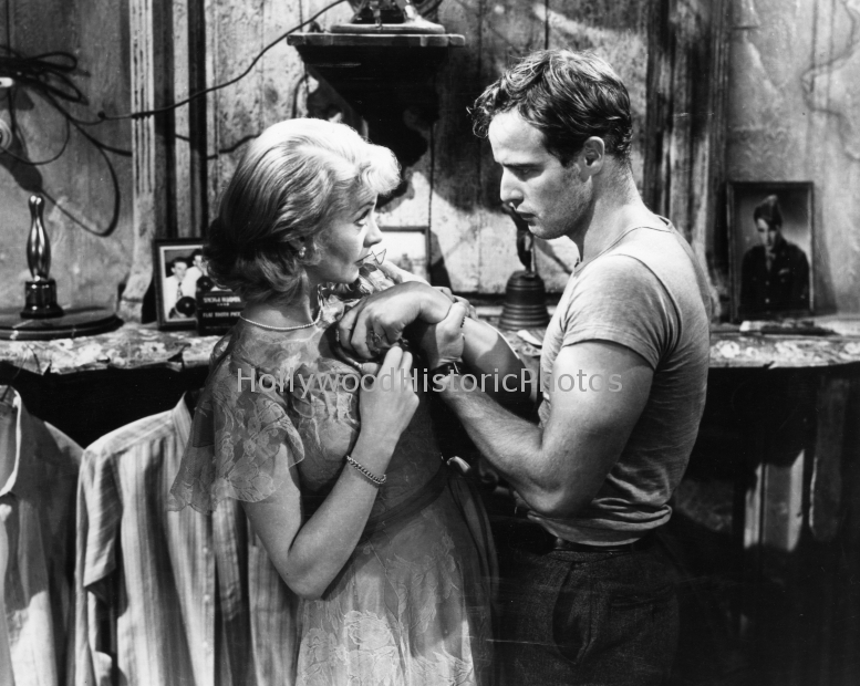 Marlon Brando 1951 Streetcar Named Desire with Vivien Leigh as Blanche wm.jpg